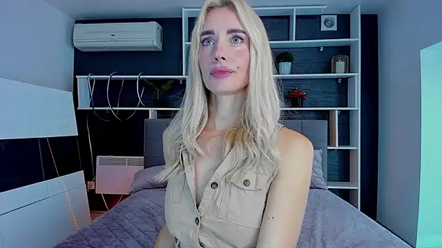 SabrinaSharm online show from 10/04/25, 11:56