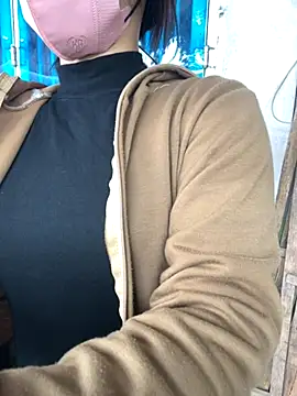 Snapshot of Clara8899 chatting on 10/27/25, 01:06 Clara8899 online show from 10/27/25, 01:06