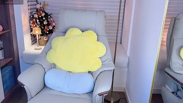 Snapshot of BlueBaby-77 chatting on 10/25/25, 01:56 BlueBaby-77 online show from 10/25/25, 01:56