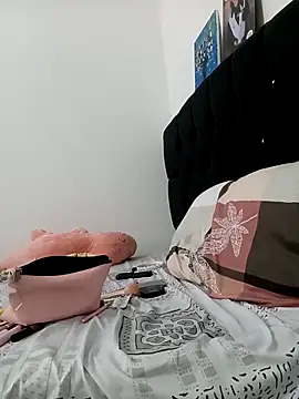 dulcelatin21 online show from 09/27/25, 03:07