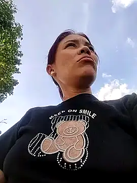 dulcelatin21 online show from 11/04/25, 08:34