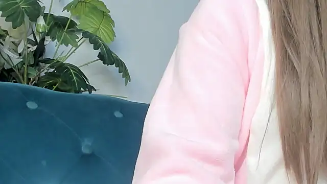 Snapshot of SwweetMoon chatting on 10/10/25, 01:12 SwweetMoon online show from 10/10/25, 01:12