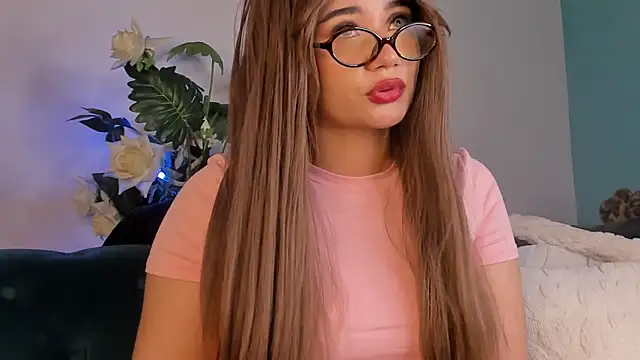 Snapshot of SwweetMoon chatting on 09/21/25, 05:56 SwweetMoon online show from 09/21/25, 05:56