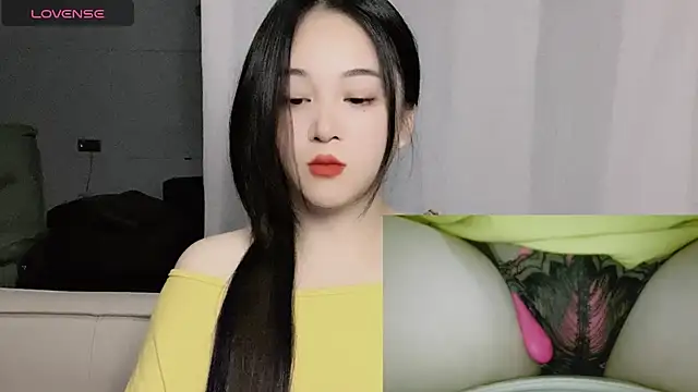 woaiqinqin online show from 10/19/25, 03:48