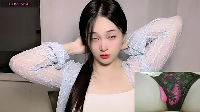 woaiqinqin online show from 11/15/25, 03:49