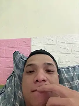 letruong6879 online show from 09/19/25, 03:49