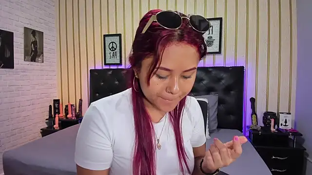 MAYASMITH   online show from 10/04/25, 01:51