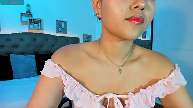 Snapshot of MAYASMITH__ chatting on 06/17/26, 04:01 MAYASMITH online show from 06/17/26, 04:01
