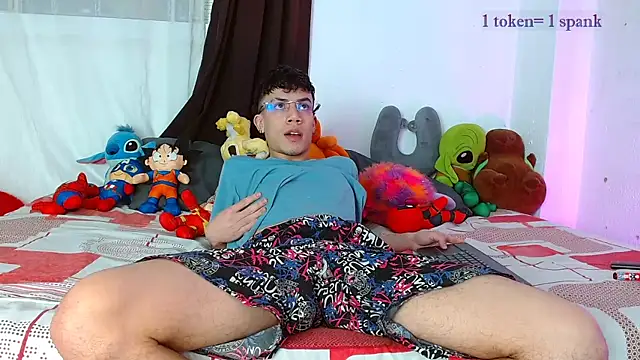 Snapshot of aaronjames1 chatting on 11/30/25, 10:21 aaronjames1 online show from 11/30/25, 10:21