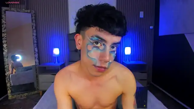 Snapshot of aaronjames1 chatting on 09/12/25, 09:03 aaronjames1 online show from 09/12/25, 09:03