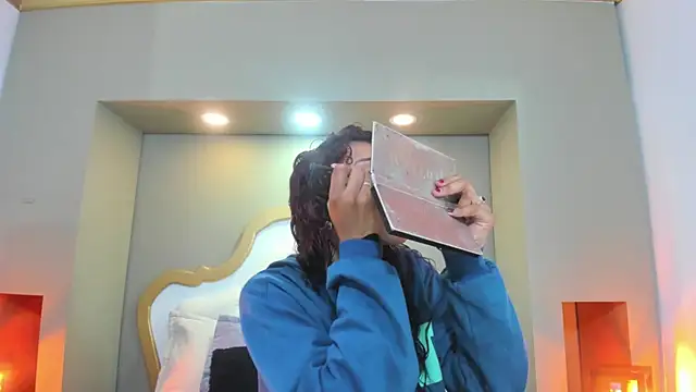 Snapshot of AteneaGreyy chatting on 10/24/25, 12:04 AteneaGreyy online show from 10/24/25, 12:04