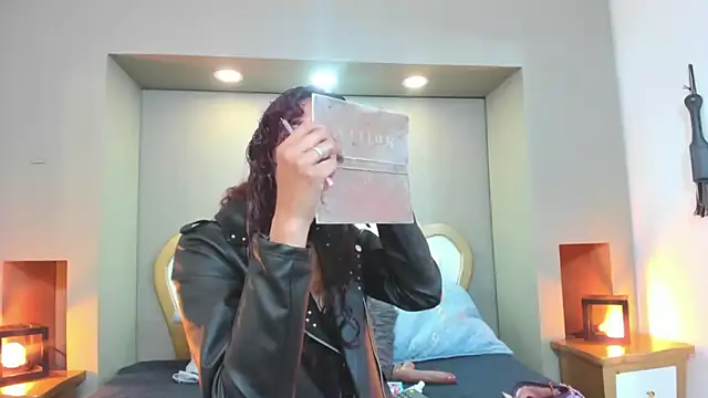 Snapshot of AteneaGreyy chatting on 10/04/25, 12:07 AteneaGreyy online show from 10/04/25, 12:07