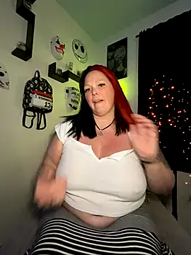 Snapshot of voorheesgirl chatting on 10/09/25, 02:01 voorheesgirl online show from 10/09/25, 02:01