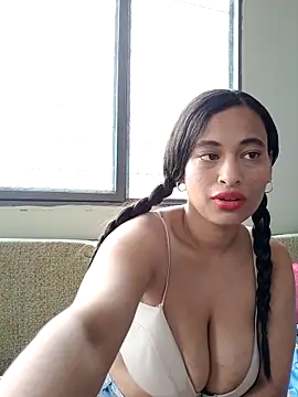 Juliethserna online show from 11/27/25, 04:29