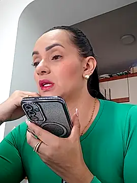 Snapshot of sarita_star chatting on 06/17/26, 02:05 sarita star online show from 06/17/26, 02:05