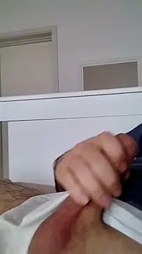 NewJoiner online show from 04/12/26, 01:58