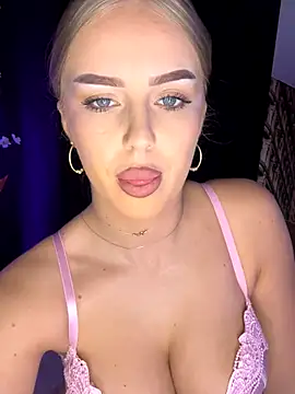 AubrieleRouj1 online show from 11/09/25, 04:44