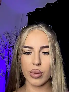 AubrieleRouj1 online show from 10/02/25, 03:04