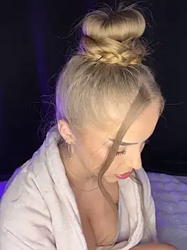 AubrieleRouj1 online show from 02/05/26, 05:42