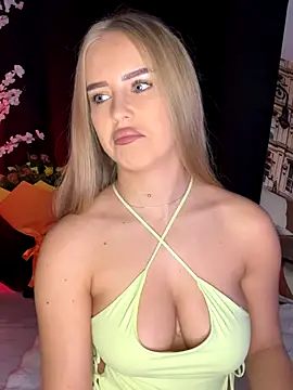 AubrieleRouj1 online show from 11/11/25, 04:57