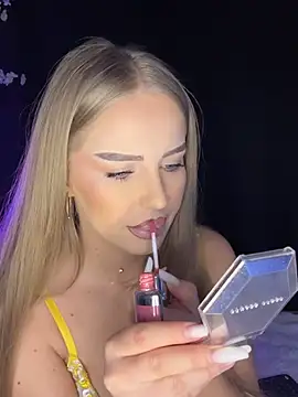 AubrieleRouj1 online show from 02/09/26, 05:11