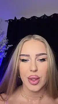 AubrieleRouj1 online show from 02/19/26, 05:21