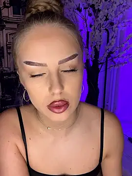 AubrieleRouj1 online show from 01/13/26, 05:17