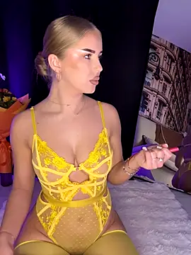 AubrieleRouj1 online show from 11/13/25, 06:23