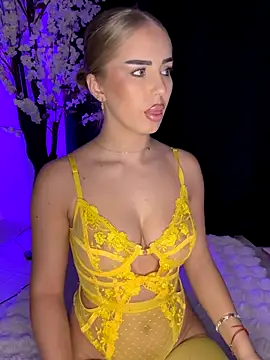 AubrieleRouj1 online show from 12/21/25, 05:36