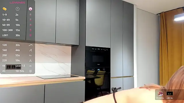 SaraShine  online show from 04/10/26, 08:05