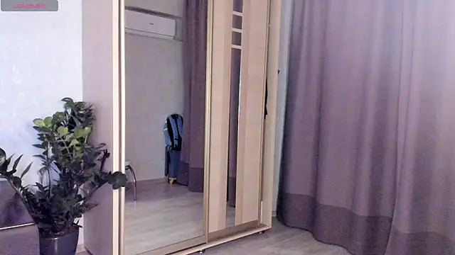 SaraShine  online show from 10/21/25, 07:46