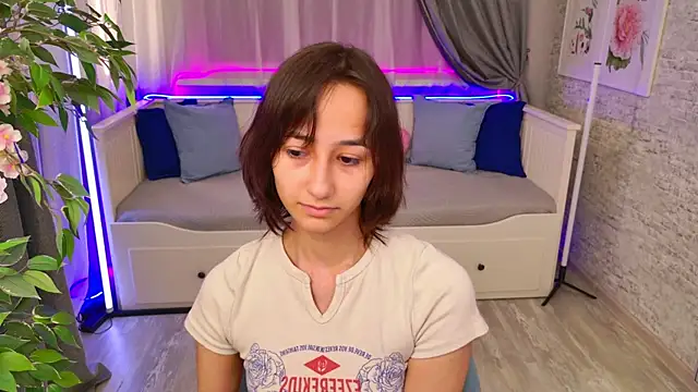 Snapshot of EmilySwonn chatting on 09/18/25, 03:59 EmilySwonn online show from 09/18/25, 03:59