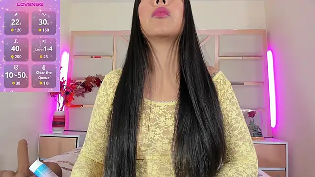 Snapshot of luna_maisonn chatting on 06/19/26, 01:06 luna maisonn online show from 06/19/26, 01:06