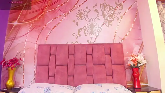 luna maisonn online show from 10/31/25, 06:48