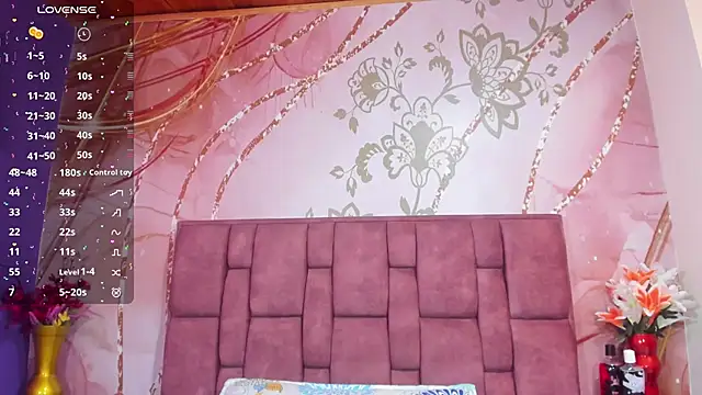 luna maisonn online show from 12/15/25, 08:14