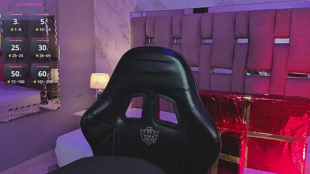 ZharaLux online show from 12/18/25, 01:04