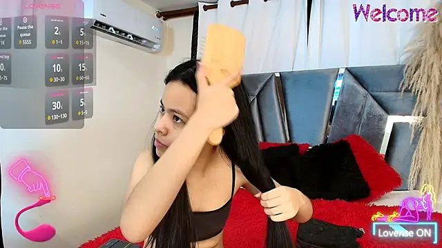 Snapshot of MiniLove_01 chatting on 11/20/25, 12:17 MiniLove 01 online show from 11/20/25, 12:17