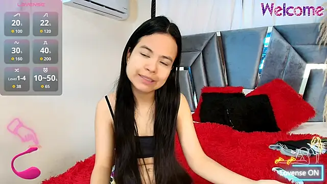 Snapshot of MiniLove_01 chatting on 11/19/25, 12:16 MiniLove 01 online show from 11/19/25, 12:16