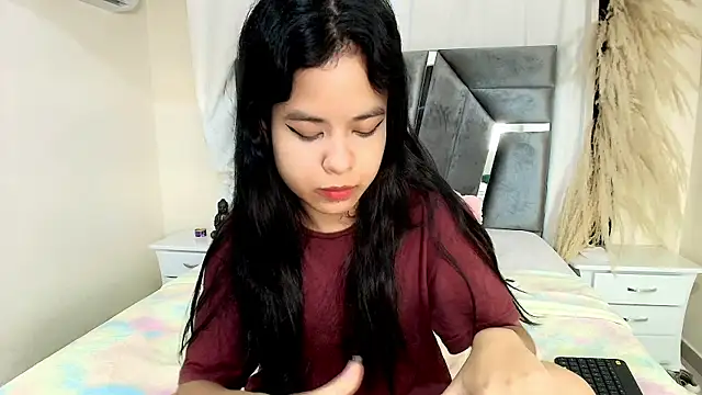 MiniLove 01 online show from 04/25/26, 12:08