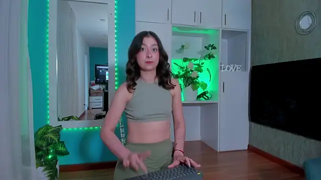 MilenaCrown online show from 01/10/26, 09:32