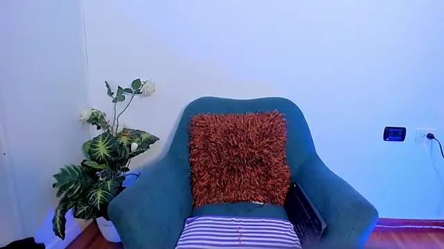 MilenaCrown online show from 11/19/25, 08:31