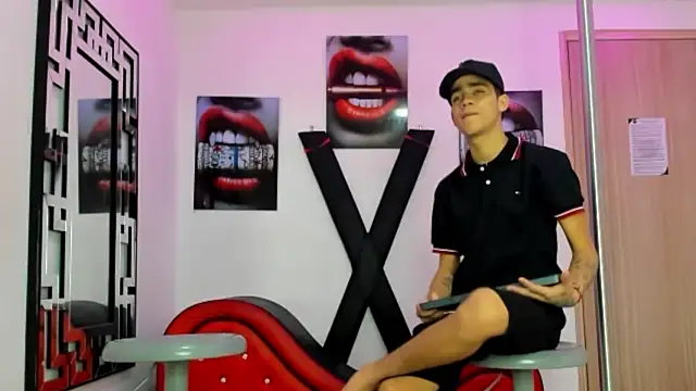 PRETTY FEM online show from 10/25/25, 01:34