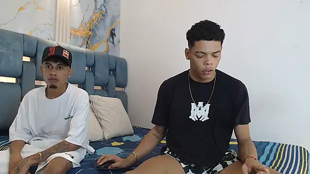 Snapshot of PRETTY_FEM chatting on 02/18/26, 01:36 PRETTY FEM online show from 02/18/26, 01:36