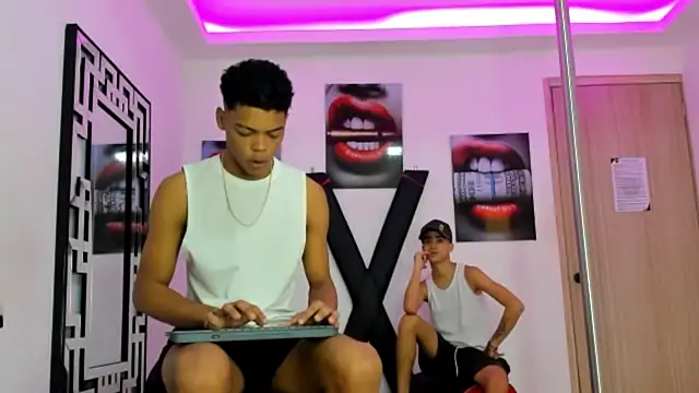 PRETTY FEM online show from 11/01/25, 01:27