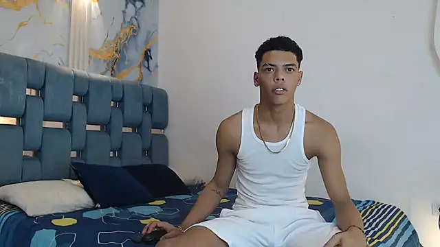 Snapshot of PRETTY_FEM chatting on 02/14/26, 01:39 PRETTY FEM online show from 02/14/26, 01:39