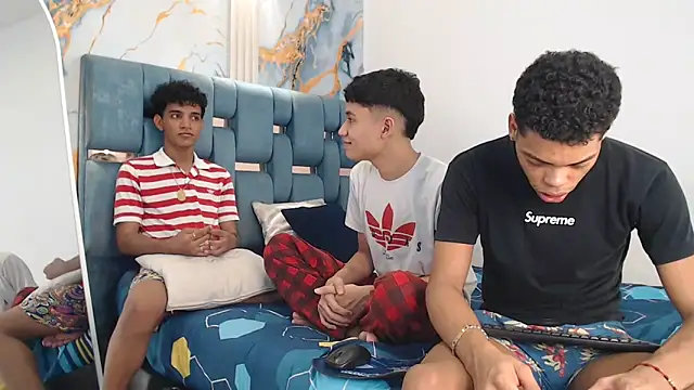 PRETTY FEM online show from 03/26/26, 01:37