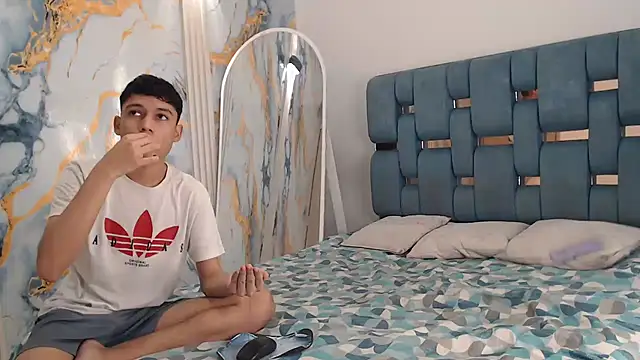 PRETTY FEM online show from 04/19/26, 01:39