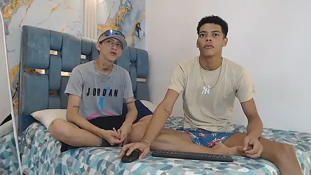 Snapshot of PRETTY_FEM chatting on 01/06/26, 01:20 PRETTY FEM online show from 01/06/26, 01:20