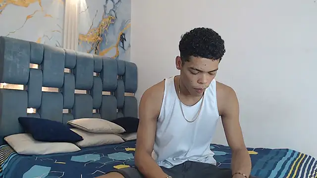 Snapshot of PRETTY_FEM chatting on 02/11/26, 01:27 PRETTY FEM online show from 02/11/26, 01:27