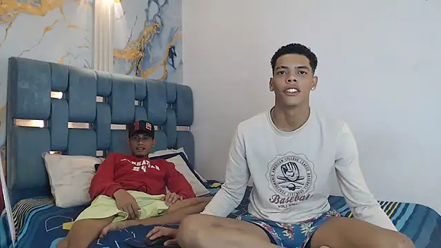 Snapshot of PRETTY_FEM chatting on 02/15/26, 01:50 PRETTY FEM online show from 02/15/26, 01:50